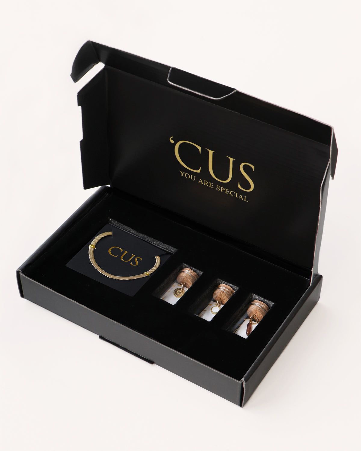 CUS-Geschenk | Kette Mira oder Yara mit drei Anhängers Gold