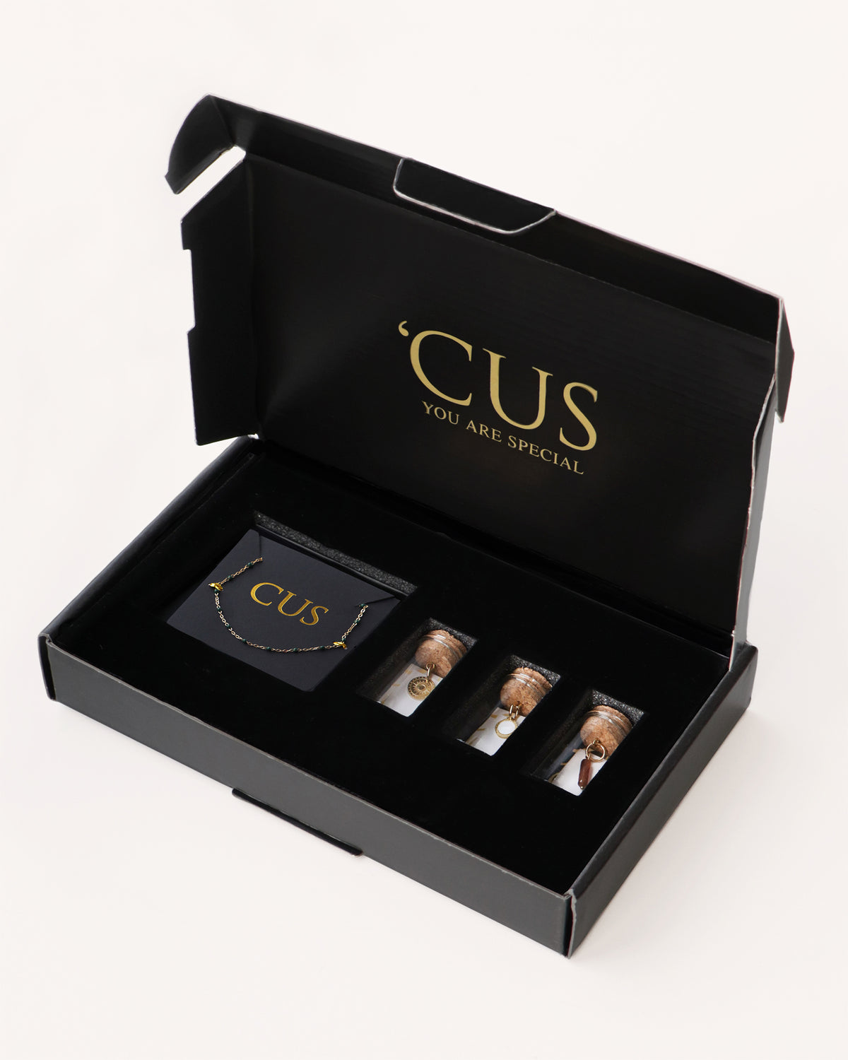 CUS-Geschenk | Kette Neva mit drei Anhängers Gold