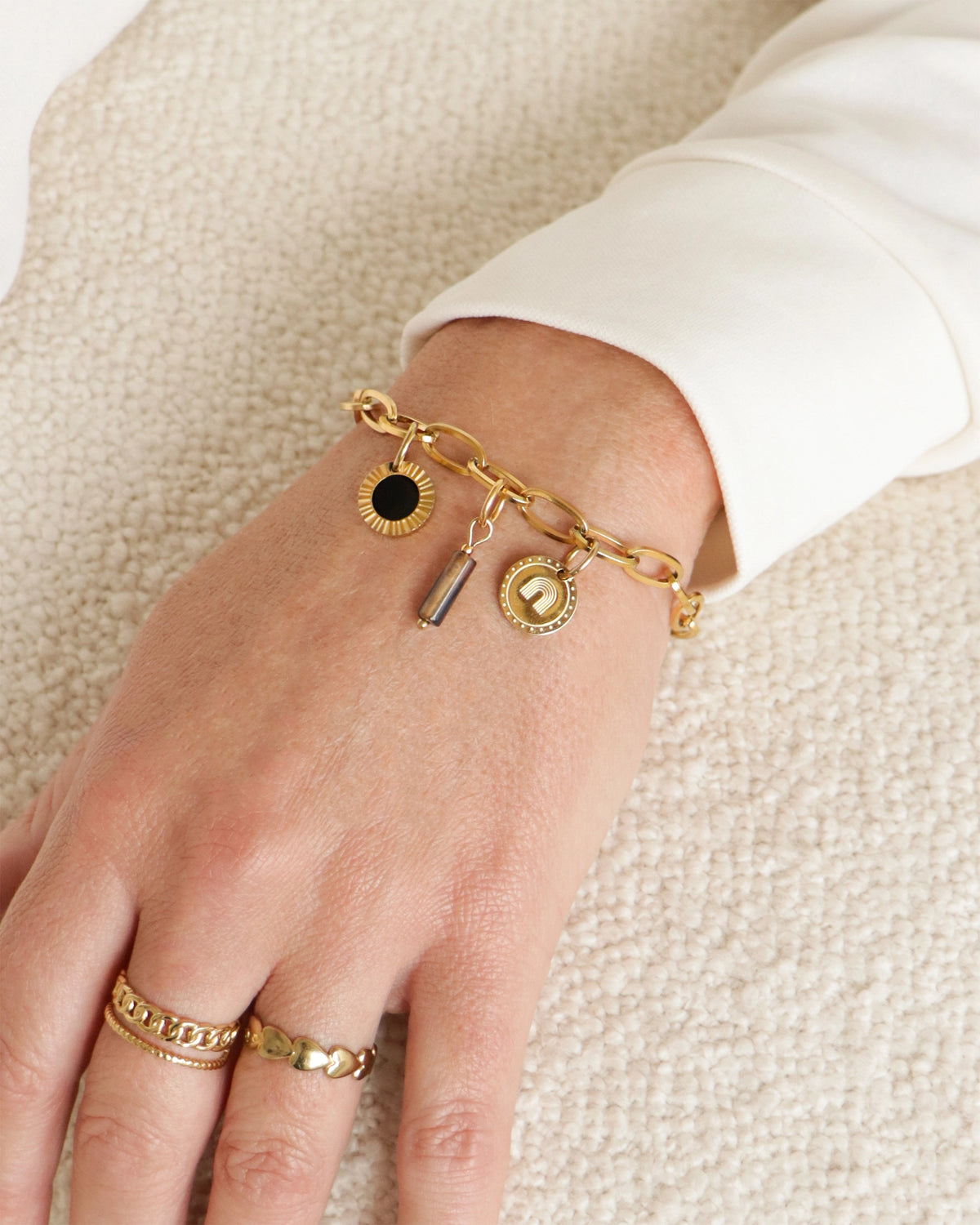 Cadeau CUS ❘ Bracelet Yara avec trois breloques or