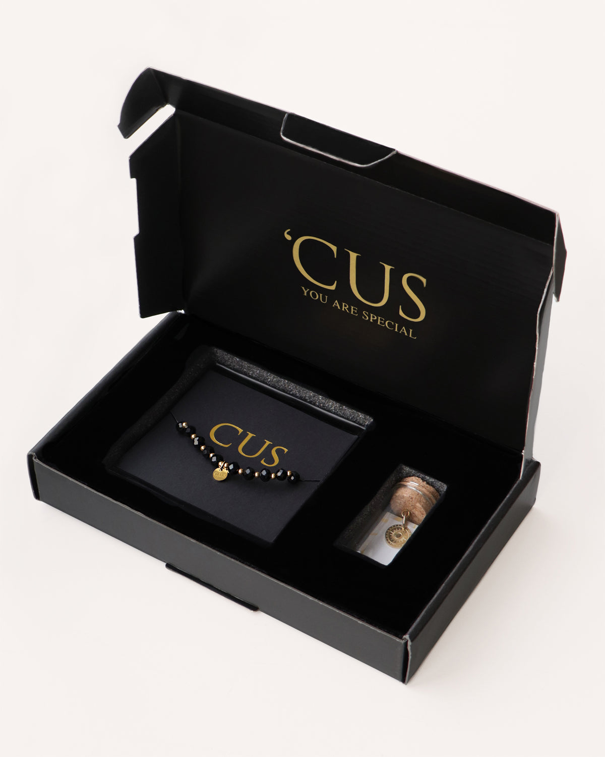 CUS-Geschenk | Armbänder Dara oder Neva mit Anhänger Gold